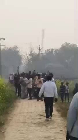 राजातालाब: प्रेमिका की बेवफाई से क्षुब्ध युवक पोल पर चढ़ा, अफरा-तफरी का माहौल