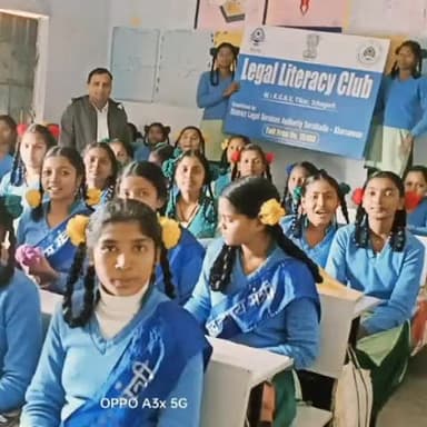 ईचागढ़: टीकर कस्तूरबा गांधी उच्च विद्यालय में लीगल लिटरेसी क्लब द्वारा बच्चों को किया गया जागरूक