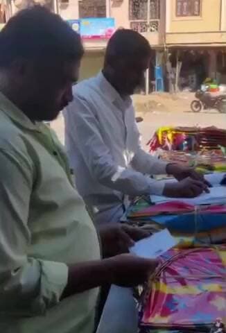 పిట్లం: ఈనెల 14న గ్రామపంచాయతీ పోలింగ్, ఓటర్లకు స్లిప్పులను అందజేస్తున్న, గ్రామపంచాయతీ సిబ్బంది