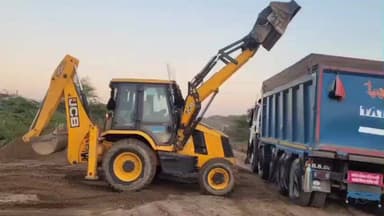 सावर: मेहरूकला में चारागाह पर खनन विभाग की टीम ने की कार्रवाई, अवैध 150 टन बजरी जब्त की