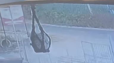 ಮಳವಳ್ಳಿ: ಬೆಳಕವಾಡಿ ಬಳಿ ಬೈಕ್ ಕಾರಿನ ನಡುವೆ ಡಿಕ್ಕಿ, ಬೈಕ್ ಸವಾರ ಸ್ಥಳದಲ್ಲೇ ಸಾವು, ಅಪಘಾತದ ದೃಶ್ಯ ಸಿಸಿಟಿವಿಯಲ್ಲಿ ಸೆರೆ