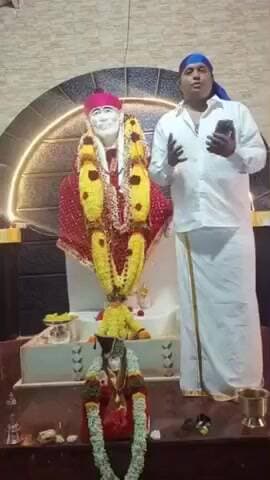 ಲಕ್ಷ್ಮೇಶ್ವರ: ಡೆವಿಲ್ ಸಿನಿಮಾ ಯಶಸ್ವಿ ಆಗಲೆಂದು ಅಡರಕಟ್ಟಿಯ ಸಾಯಿಬಾಬ ದೇವಸ್ಥಾನದಲ್ಲಿ ವಿಶೇಷ ಪೂಜೆ ಸಲ್ಲಿಸಿದ ಅಭಿಮಾನಿ