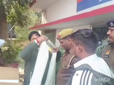 गोरखपुर: चार लाख से अधिक की ज्वेलरी और नगदी को ITMS की मदद से ट्रैफिक पुलिस गोरखपुर ने किया बरामद, समान पाकर खिल उठे चेहरे