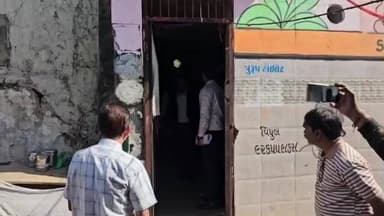 ઠાસરા: યાત્રાધામ ડાકોરમાં કલેક્ટરે સરપ્રાઈઝ વિઝિટ કરી, ગોમતી ઘાટે ગંદકી જોઈ લાલઘુમ થયા, અધિકારીઓને આડે હાથ લીધા.