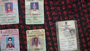 ब्रह्मपूरी: ब्रह्मपुरी शहरात शेताच्या बांधिमध्ये आढळून आहे बेवारस मतदान ओळखपत्र