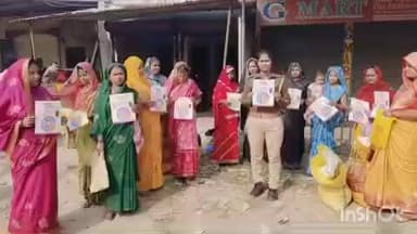 बलरामपुर: थानों में गठित महिला सुरक्षा दल ने विभिन्न स्थानों पर महिलाओं एवं बालिकाओं से किया संवाद