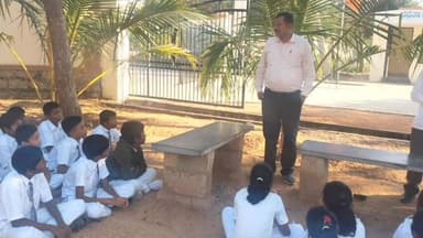 ಚಳ್ಳಕೆರೆ: ಪರಶುರಾಂಪುರದ ಇಂದಿರಾ ಗಾಂಧಿ ವಸತಿ ಶಾಲೆಗೆ ಸಮಾಜ ಕಲ್ಯಾಣ ಇಲಾಖೆ ಉಪ ನಿರ್ದೇಶಕ ಬಿ.ಮಲ್ಲಿಕಾರ್ಜುನ್ ಬೇಟಿ