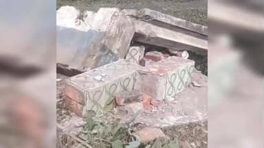 চাঁচল ২: সরকারি শৌচালয় ভাঙচুরে চাঞ্চল্য! অভিযোগ কংগ্রেস পঞ্চায়েত সদস্যের স্বামীর বিরুদ্ধে, প্রতিবাদ করতেই হাসুয়ার কোপ