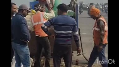 रामनगर: रामनगर क्षेत्र के सरयू नदी पर बने संजय सेतु की मरम्मत का कार्य शुक्रवार को भी जारी रहा