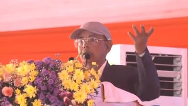 नवाबगंज: दौलतपुर गांव में सीएम की मौजूदगी में पद्मश्री किसान रामशरण वर्मा ने कहा- सीएम की बदौलत सवा लाख का पहनता हूं चश्मा