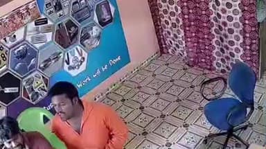 குமாரபாளையம்: பள்ளிபாளையத்தில் குடும்ப பிரச்சனையில் தலையிட்ட வாலிபரை தட்டிக்கேட்ட பெண்ணின் கணவனை தாக்கும் சிசிடிவி காட்சி வைரலாகி வருகிறது