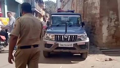 ತೇರದಾಳ ಪಟ್ಟಣದಲ್ಲಿ ಕತ್ತರಿಯಿಂದ ಕತ್ತು ಕೊಯ್ದು ಹೆಂಡತಿಯ ಕೊಲೆ ಮಾಡಿದ ಗಂಡ