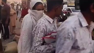 વંથળી: આંબેડકર ચોક નજીક ઓવરલોડેડ ટ્રકમાંથી મગફળી ગુણીઓ રસ્તા પર પડી,સદનસીબે મોટી જાનહાનિ ટળી