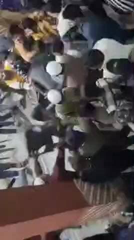 मुरादाबाद: सदर कोतवाली क्षेत्र में बिस्मिल्लाह शादी हॉल में दो पक्षों के बीच मारपीट, कुर्सियां चलीं, वीडियो हुआ वायरल