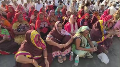 ભચાઉ: રામદેવપીર નજીક ખેડૂતો દ્વારા નેશનલ હાઇવે જામ કરાયો, વાહનોના થપ્પા લાગ્યા