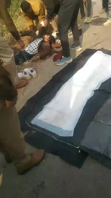 सिकंदराबाद : चोला थाना खुर्जा मार्ग पर एक नीलगाय से 23 वर्षीय अरर्षिद की मौत #
ग्राम :निठारी