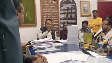 रातू: मुख्य अभियंता कार्यालय में लंबित टेंडर प्रक्रिया शुरू करने के लिए हटिया विधायक नवीन जायसवाल ने की बैठक