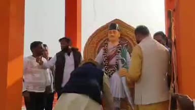 सतबरवा: रांचीखुर्द के मंगरबांध में ठकुराई स्वर्गीय अजेंद्र नारायण सिंह की प्रतिमा का अनावरण हुआ, गरीबों के मसीहा बताए गए