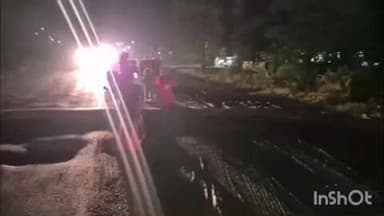 ધનસુરા: ધનસુરા પોલીસ સ્ટેશન નજીક દુર્ગંધવાળુ ઘટ્ટ કેમિકલ ઢોળાતા પદાર્થ રોડની બને સાઇડ ટ્રાફિક જામ સર્જાયો હતો