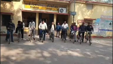 सफीपुर: सफीपुर के मियागंज ब्लॉक से सभी सचिव साइकिल से निकले, गैर विभागीय कार्यों और भत्ता बढ़ाने की मांग पर किया क्षेत्र भ्रमण