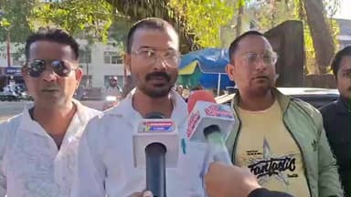 উত্তৰ লক্ষীমপুৰ: নগৰত নকল সোণৰ ব্যৱসায়ীৰ বিৰুদ্ধে জিলা জ্যেষ্ঠ আৰক্ষী অধীক্ষকক স্মাৰক পত্ৰ প্ৰদান অসমীয়া যুৱ মঞ্চ জিলা সমিতিৰ