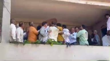 ಬೆಳಗಾವಿ: ಬೆಳಗುಂದಿ ಗ್ರಾಮದಲ್ಲಿ ವಿದ್ಯಾರ್ಥಿನಿಯರ ಜೊತೆಗೆ ಅಸಭ್ಯವಾಗಿ ವರ್ತನೆ ಆರೋಪ; ಫ್ರೌಡ ಶಾಲೆ ಪ್ರಾಂಶುಪಾಲನಿಗೆ ಬಿತ್ತು ಗೂಸಾ