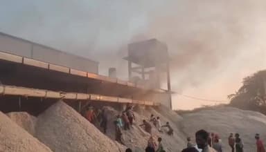 కోనారావుపేట: పత్తి మిల్లులో అగ్నిప్రమాదం,ఘటన స్థలానికి ఫైర్ ఇంజన్