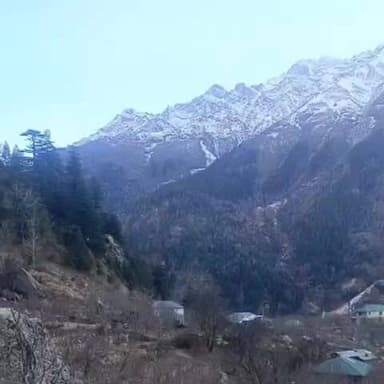 सांगला: सांगला घाटी के पहाड़ियों में बर्फबारी के बाद नदी-नाले जमने लगे, तस्वीरें आई सामने