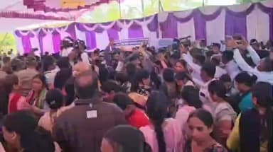 ಬೆಳಗಾವಿ: ಬೆಳಗಾವಿ ಸುವರ್ಣಗಾರ್ಡನ ಬಳಿ ಎಂಎಲ್ಸಿ ಎಸ್ವಿ ಸಂಕನೂರ್ ತರಾಟೆ ತೆಗೆದುಕ್ಕೊಂಡ ಅತಿಥಿ ಉಪನ್ಯಾಸಕರು