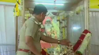 ಬಸವನ ಬಾಗೇವಾಡಿ: ಪಟ್ಟಣದಲ್ಲಿ ಲಿಂಗೈಕ್ಯ ಚನ್ನಬಸವ ಸ್ವಾಮಿಗಳ ಅಂತಿಮ ದರ್ಶನ ಪಡೆದು ನಮನ ಸಲ್ಲಿಸಿದ ಮುಖಂಡರು