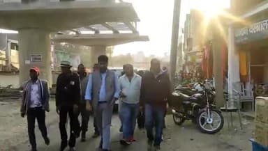 सरिया: ओवरब्रिज निर्माण के लिए सरिया रेलवे फाटक पर अतिक्रमण हटाने की तैयारी तेज, सीओ ने लाउडस्पीकर से की अपील