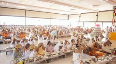 ಹಾವೇರಿ: ಸಿದ್ಧಚಕ್ರ ಆರಾಧನಾ ಮಹೋತ್ಸವ; ನಗರದಲ್ಲಿ ಭಕ್ತಿ ಭಾವದಿಂದ ಭಾಗವಹಿಸಿದ ಶ್ರಾವಕ - ಶ್ರಾವಕಿಯರು