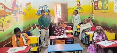 माकड़ी: माकड़ी विकासखंड में 5055 शिक्षार्थियों ने दी राष्ट्रीय साक्षरता महापरीक्षा