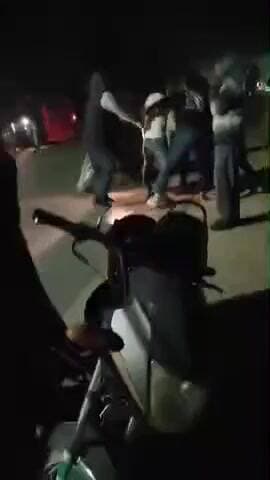 कोरांव: कोरांव के पास विकासखंड मुख्यालय में दो पक्षों के बीच मारपीट का वीडियो वायरल, पैसे के लेनदेन को लेकर हुआ था विवाद