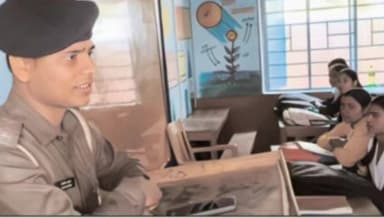 धनरुआ: धनरूआ पुलिस ने “पीपुल फ्रेंडली पुलिसिंग” के तहत स्कूलों में छात्राओं के बीच सतर्कता जागरूकता अभियान चलाया