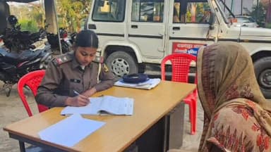 बथनाहा: बथनाहा में महिला हेल्प डेस्क सक्रिय, फरियादियों की समस्याओं का त्वरित और गोपनीय समाधान