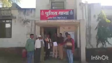 आठनेर: सावंगी में शासकीय भूमि पर अवैध निर्माण रोकने के लिए ग्रामीणों ने तहसीलदार और थाना प्रभारी को सौंपा ज्ञापन