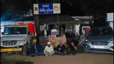 કવાંટ: ટવા ગામના બસ સ્ટેડ પાસે રોડ ઉપરથી જિલ્લા LCBએ રૂપિયા ૧૫ લાખથી વધુના વિદેશી દારૂ સાથે ચાર શખ્સોની ધરપકર કરી.