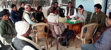 গড়বেতা ১: গড়বেতা তৃণমূল দলীয় কার্যালয়ে ব্লক নেতৃত্বদের নিয়ে বৈঠক সেরে ফেললেন বিধায়ক