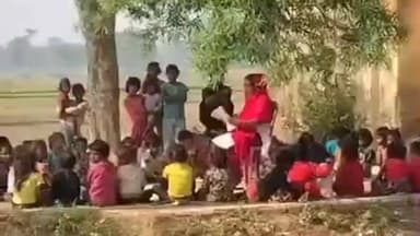 सुप्पी: सुप्पी आंगनबाड़ी केंद्र संख्या 77 पर शौचालय और बाउंड्री की सुविधा नहीं: सेविका