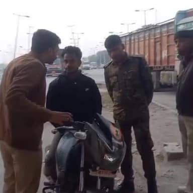 दुर्गावती: डिङखिली के पास NH-19 से उत्पाद विभाग की पुलिस ने 18 लीटर शराब के साथ एक युवक को अपाची बाइक पर किया गिरफ्तार