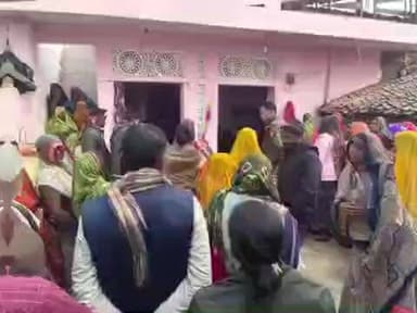 करछना: चंपतपुर गांव में नवविवाहित महिला ने घर के अंदर फांसी लगाकर की आत्महत्या, जांच में जुटी पुलिस