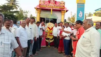 ಮದ್ದೂರು: ಆದಿ ಜಗದ್ಗುರು ಶ್ರೀ ಶಿವರಾತ್ರೀಶ್ವರ ಶಿವಯೋಗಿಗಳ 1066 ನೇ ಜಯಂತಿಯ ಮಹೋತ್ಸವದ ಪ್ರಚಾರದ ರಥ ಭಾರತೀನಗದಲ್ಲಿ ಆಗಮನ, ಸ್ವಾಗತ