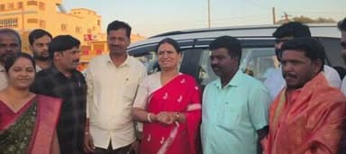 జడ్చర్ల: రంగారెడ్డిగూడ గ్రామ సర్పంచ్ గా ఎన్నికైన రేవంతిఆనంద్ దంపతులను సన్మానించిన మహబూబ్ నగర్ ఎంపీ డీకే అరుణ