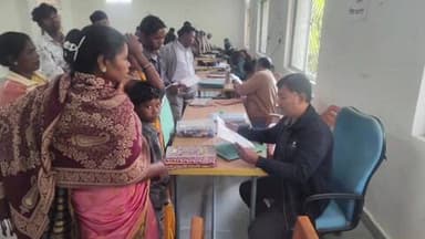 डुमरी: डुमरी में जन शिकायत निवारण दिवस पर 101 आवेदनों का निपटारा किया गया