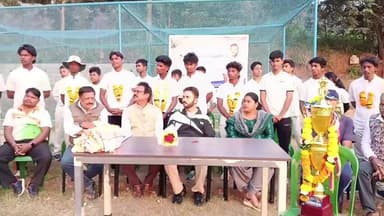 ପାରଳାଖେମୁଣ୍ଡି: ଅଣ୍ଡର ସେଭେଣ୍ଟିନ୍ ଗଜପତି କ୍ରିକେଟ ଟିମ୍ ରାଜ୍ୟ ସ୍ତରରେ ଚାମ୍ପିଅନ ଖେଳାଳି ମାନଙ୍କୁ ସମ୍ୱର୍ଦ୍ଧନା କଲେ ପାରଳା ବିଧାୟକ ।