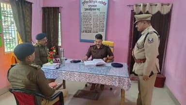 रानीगंज : पूर्णिया प्रक्षेत्र के डीआईजी प्रमोद कुमार मंडल रानीगंज सर्किल इंस्पेक्टर कार्यालय का किया निरीक्षण