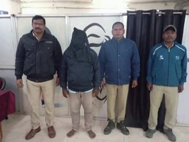 ନୂଆପଡା: ଗୋତମା ଛକରେ ୫୬ ଜଣ ଦାଦନ ଶ୍ରମିକ ଉଦ୍ଧାର ଘଟଣା, ଦଲାଲ ଗିରଫଙ୍କୁ କୋର୍ଟ ଚାଲାଣ କଲା ଜୋଙ୍କ ପୋଲିସ