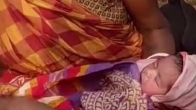 पीरपैंती: झामर नगर पंचायत के अरहर खेत में मिला नवजात शिशु, रंजू देवी उसे अपने घर ले गईं