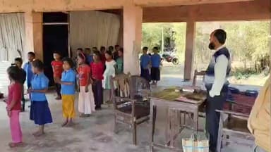 बैसि: खूटीया पंचायत में विद्यालय भवन की कमी के कारण बच्चों की पढ़ाई प्रभावित